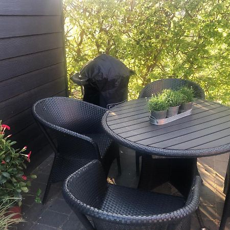 Nyistandsat Hojloftet Kaelderlejlighed Pa 70 M2 I Viborg Centrum, Med Plads Til 4 Personer Екстериор снимка