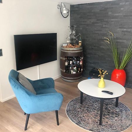 Nyistandsat Hojloftet Kaelderlejlighed Pa 70 M2 I Viborg Centrum, Med Plads Til 4 Personer Екстериор снимка