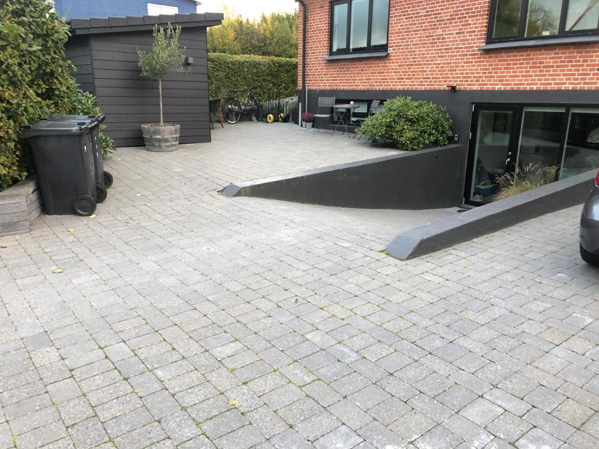 Nyistandsat Hojloftet Kaelderlejlighed Pa 70 M2 I Viborg Centrum, Med Plads Til 4 Personer Екстериор снимка