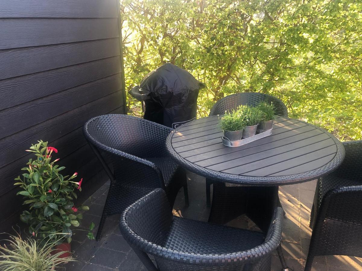 Nyistandsat Hojloftet Kaelderlejlighed Pa 70 M2 I Viborg Centrum, Med Plads Til 4 Personer Екстериор снимка