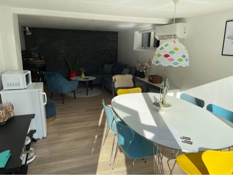 Nyistandsat Hojloftet Kaelderlejlighed Pa 70 M2 I Viborg Centrum, Med Plads Til 4 Personer Екстериор снимка